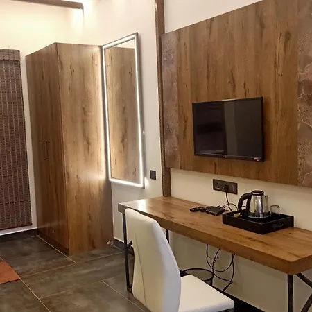 Zeenath Taj Gardens Yelagiri Room photo