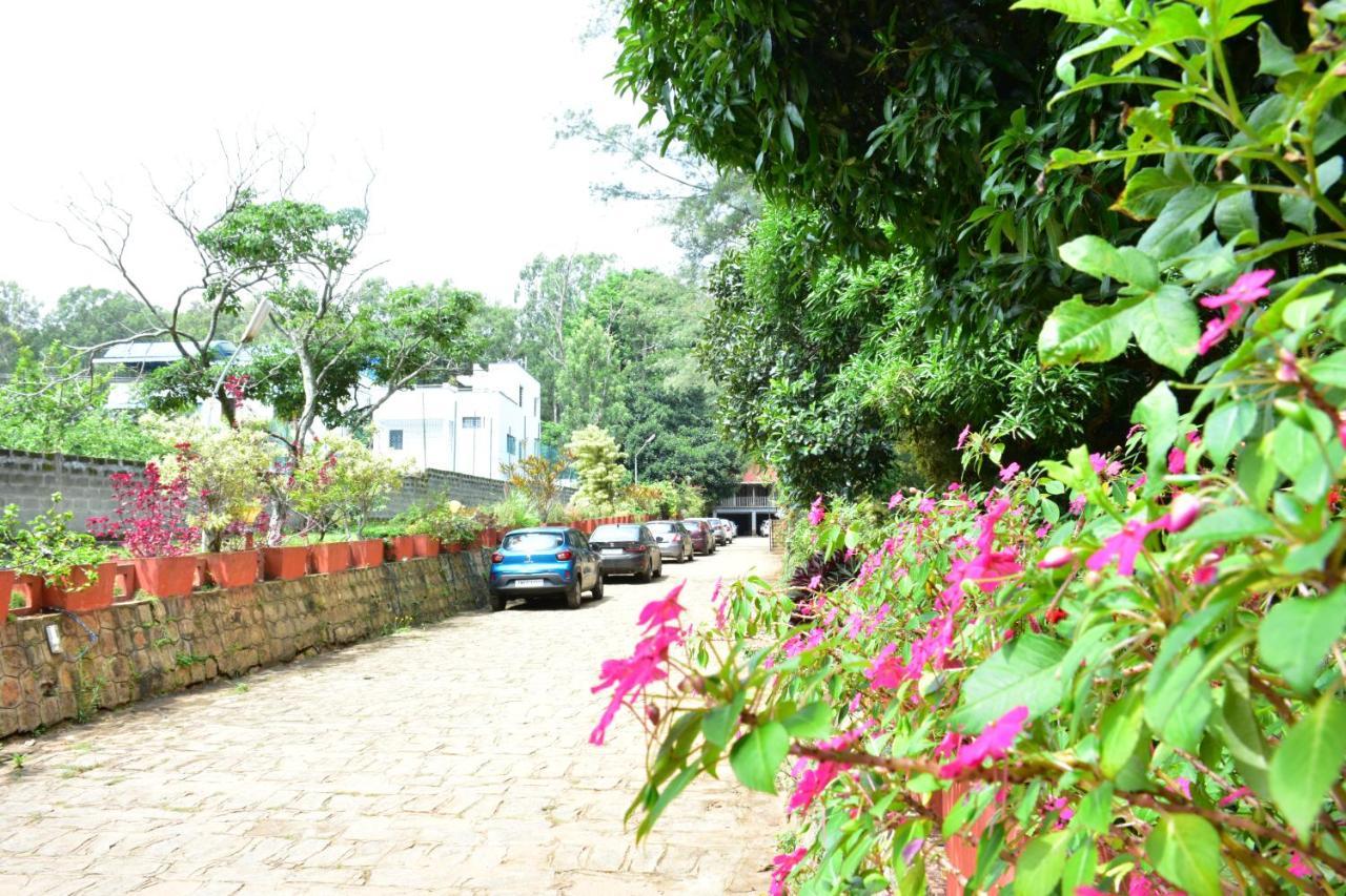 Zeenath Taj Gardens 2*