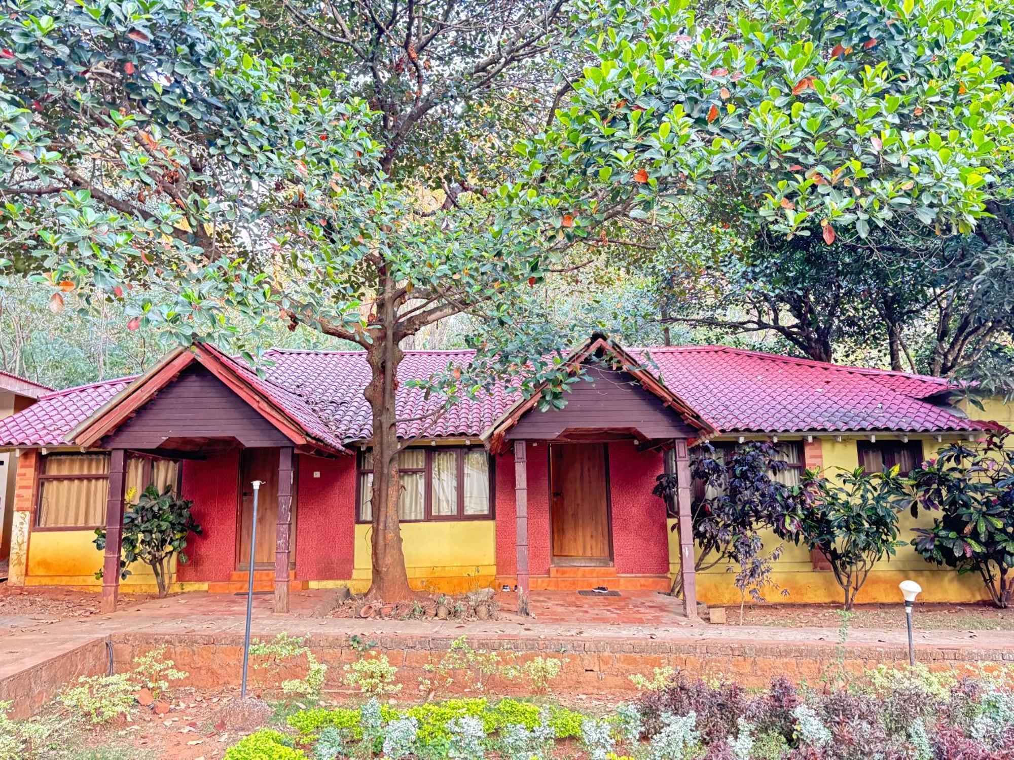 Zeenath Taj Gardens 2* Yelagiri