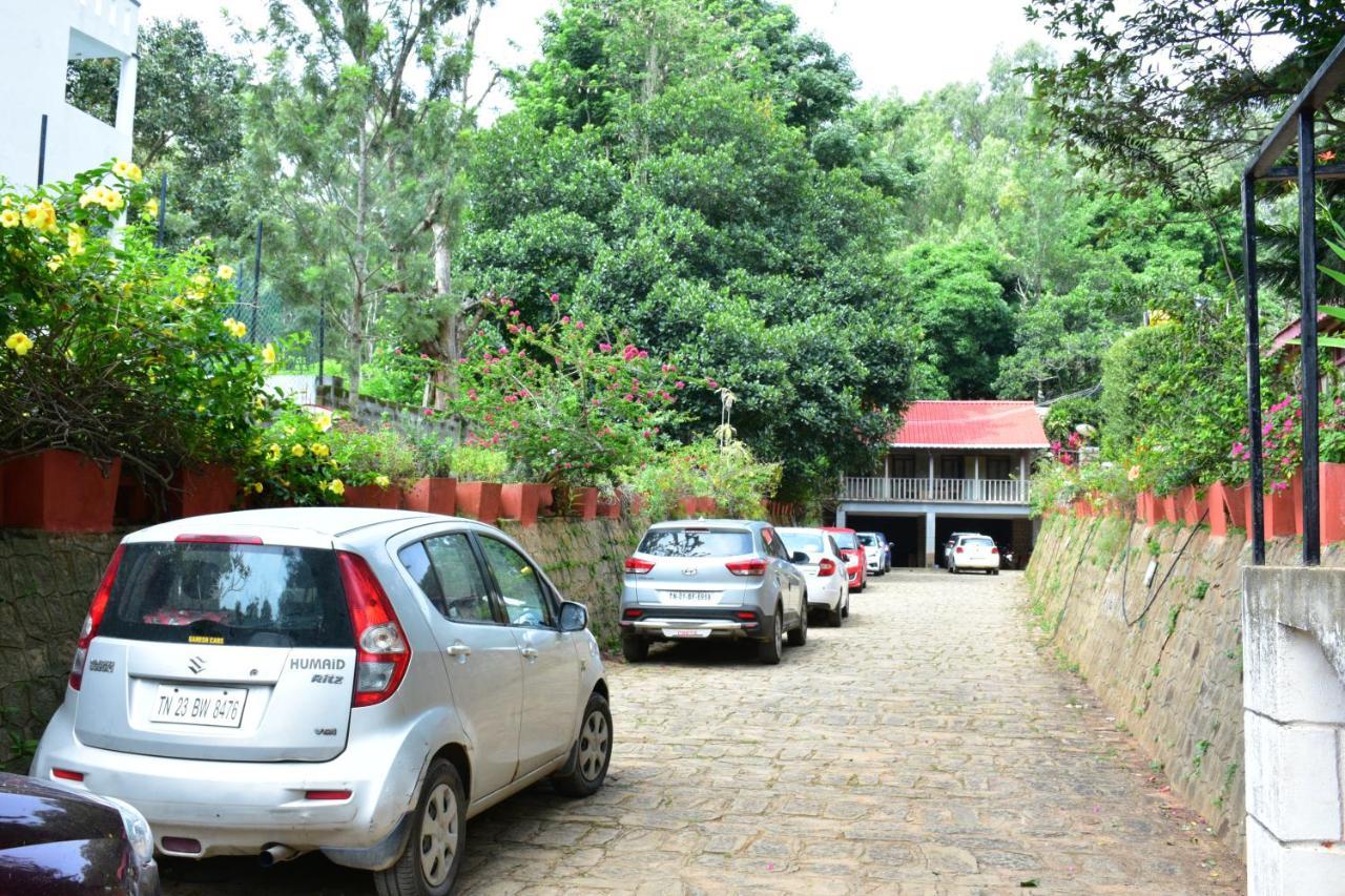Zeenath Taj Gardens सहारा 3*