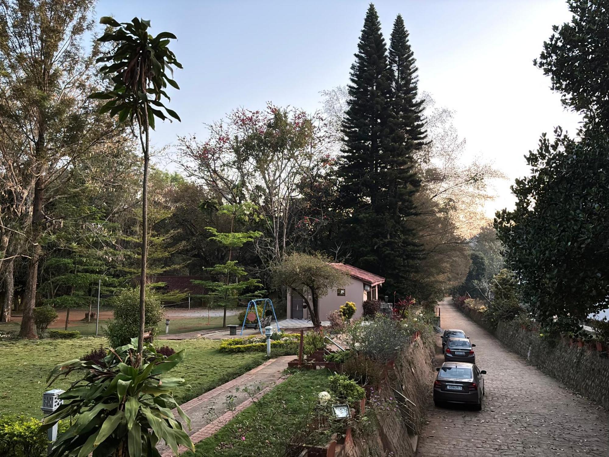 सहारा Zeenath Taj Gardens Yelagiri